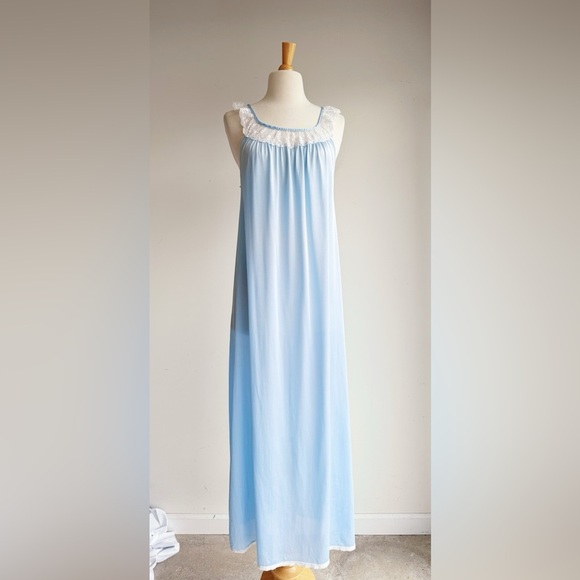 VINTAGE Full Length Blue Lace Trimmed Nylon Nightie Small - Picture 2 of 7